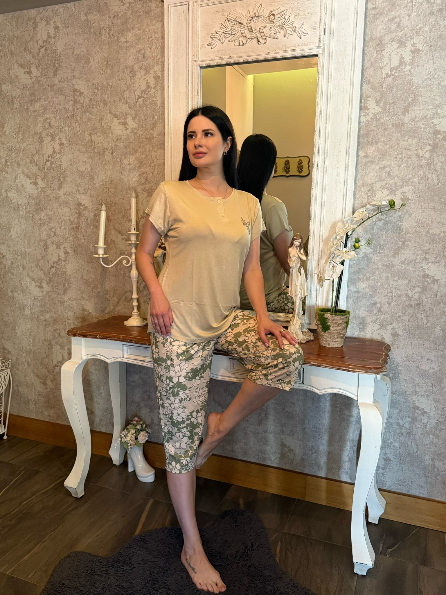 Çiçek Desenli Kapri Pijama Takımı