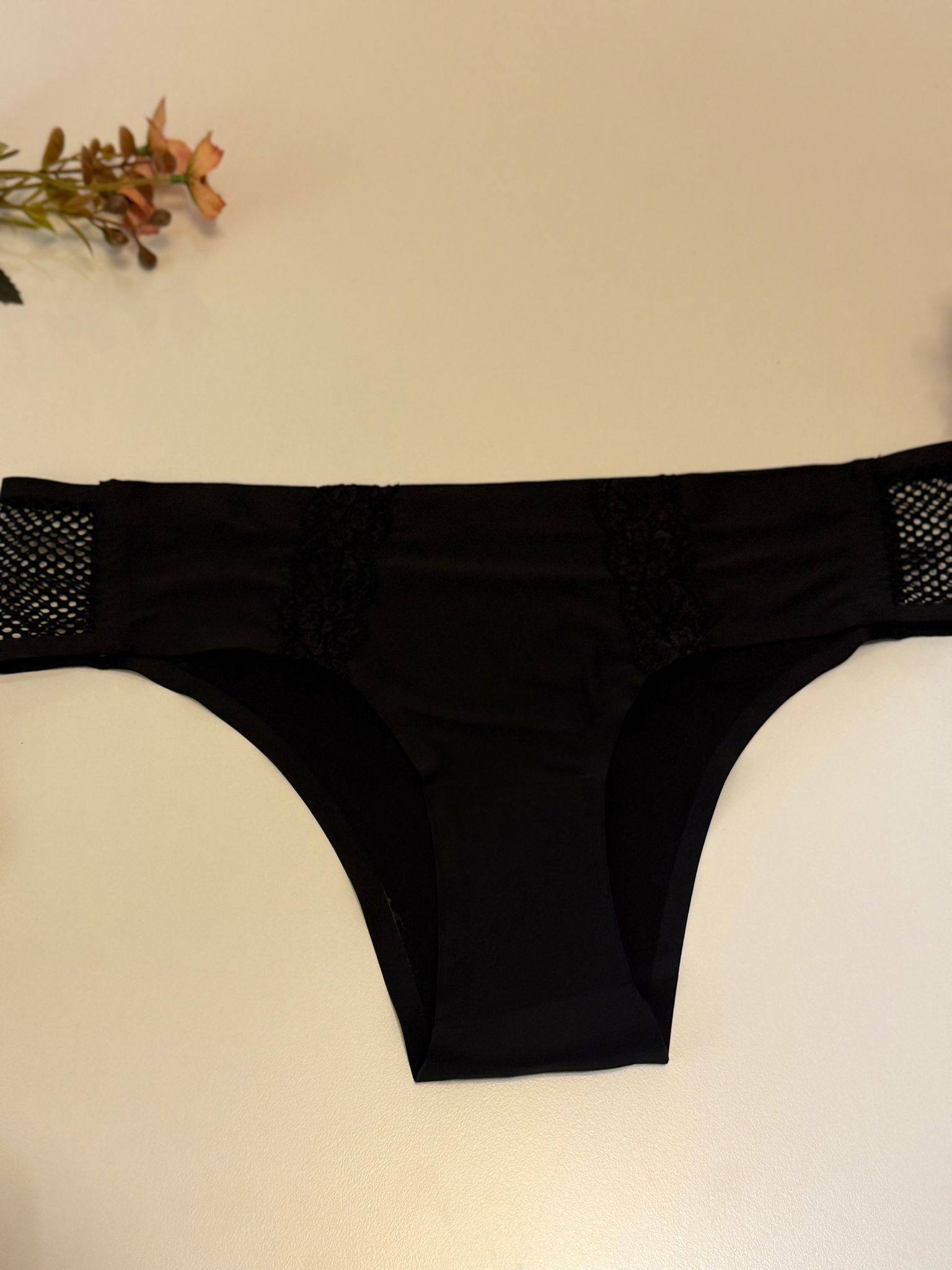 Dantelli Lazer Kesim Külot - Hafif Rahatlık