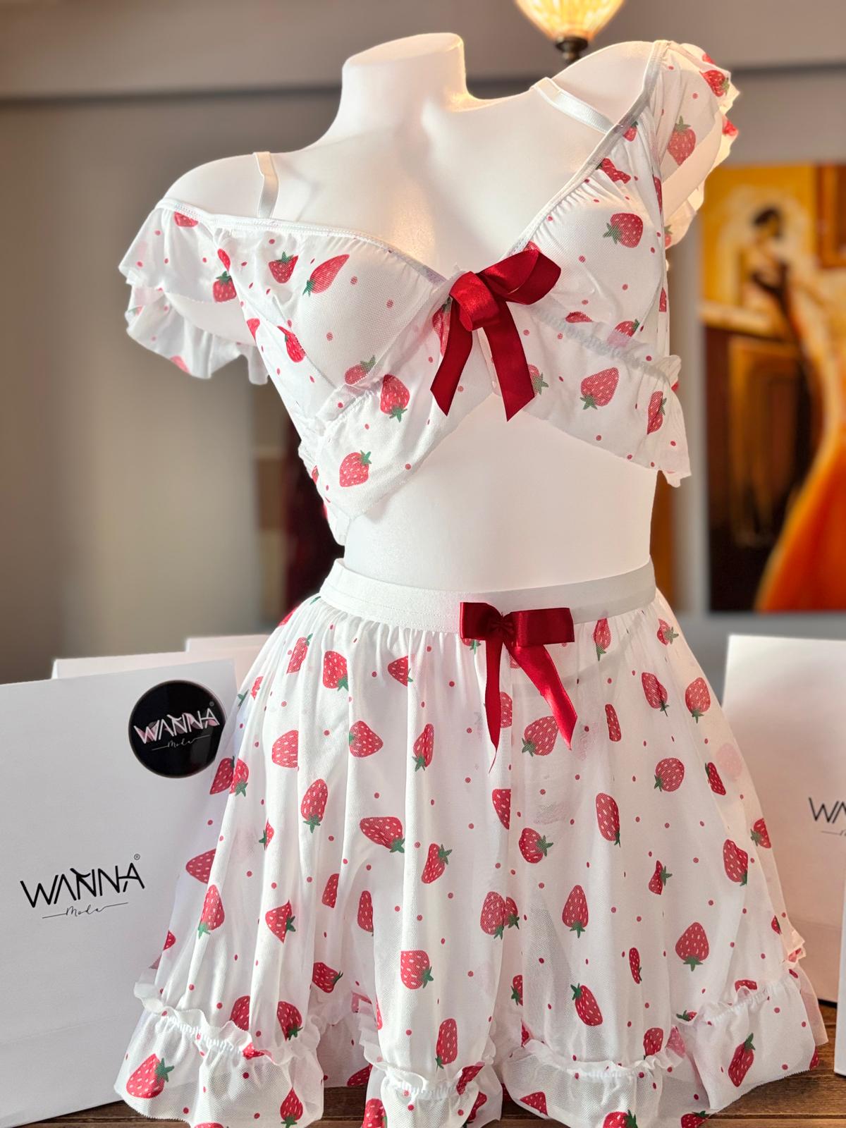 Strawberry Love – Çilek Desenli Fırfırlı Tül Şort Takım